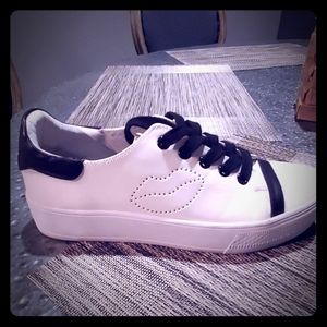 NEW Alicia and Olivia tennis shoes